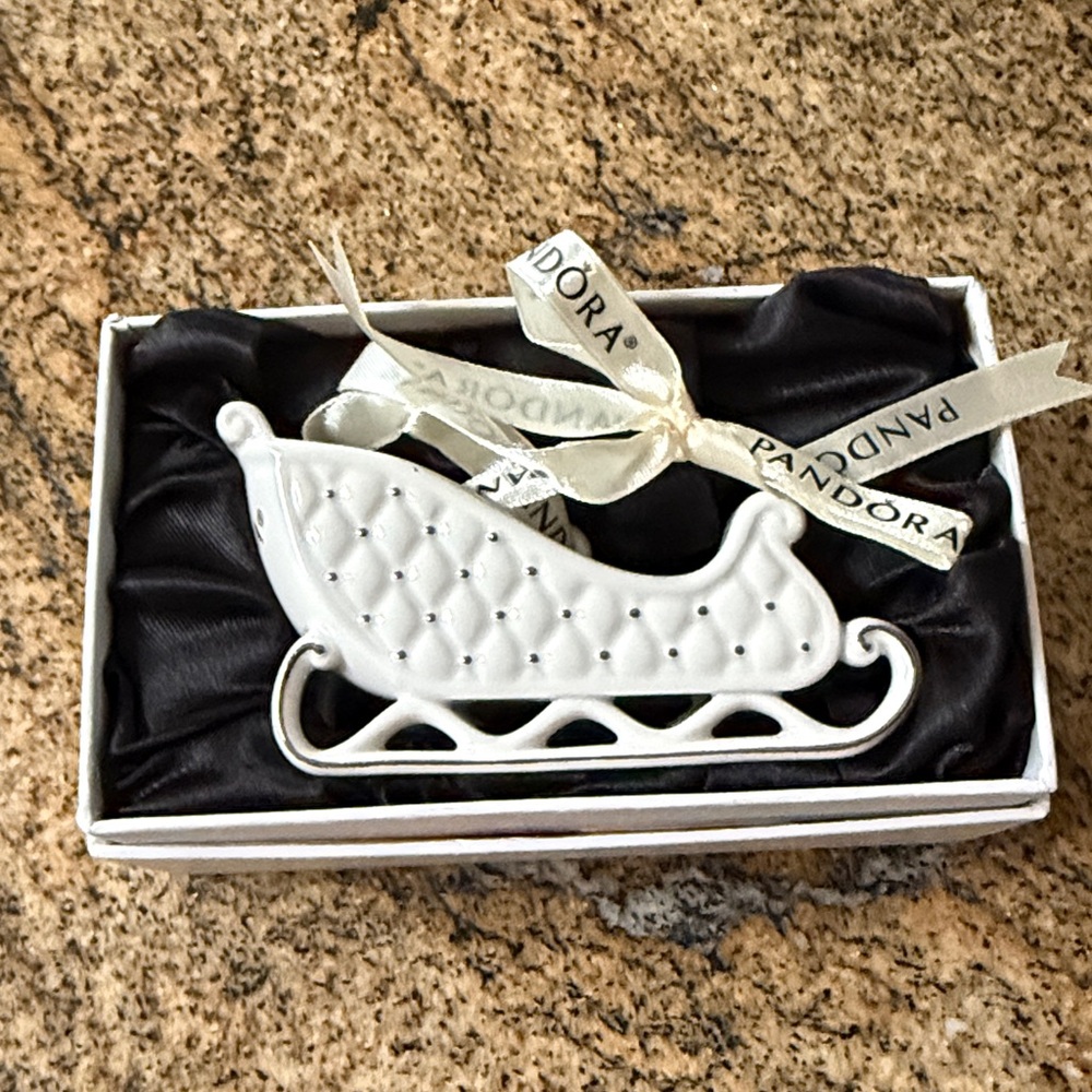 Pandora Cream Ceramic slate Ornament 2014